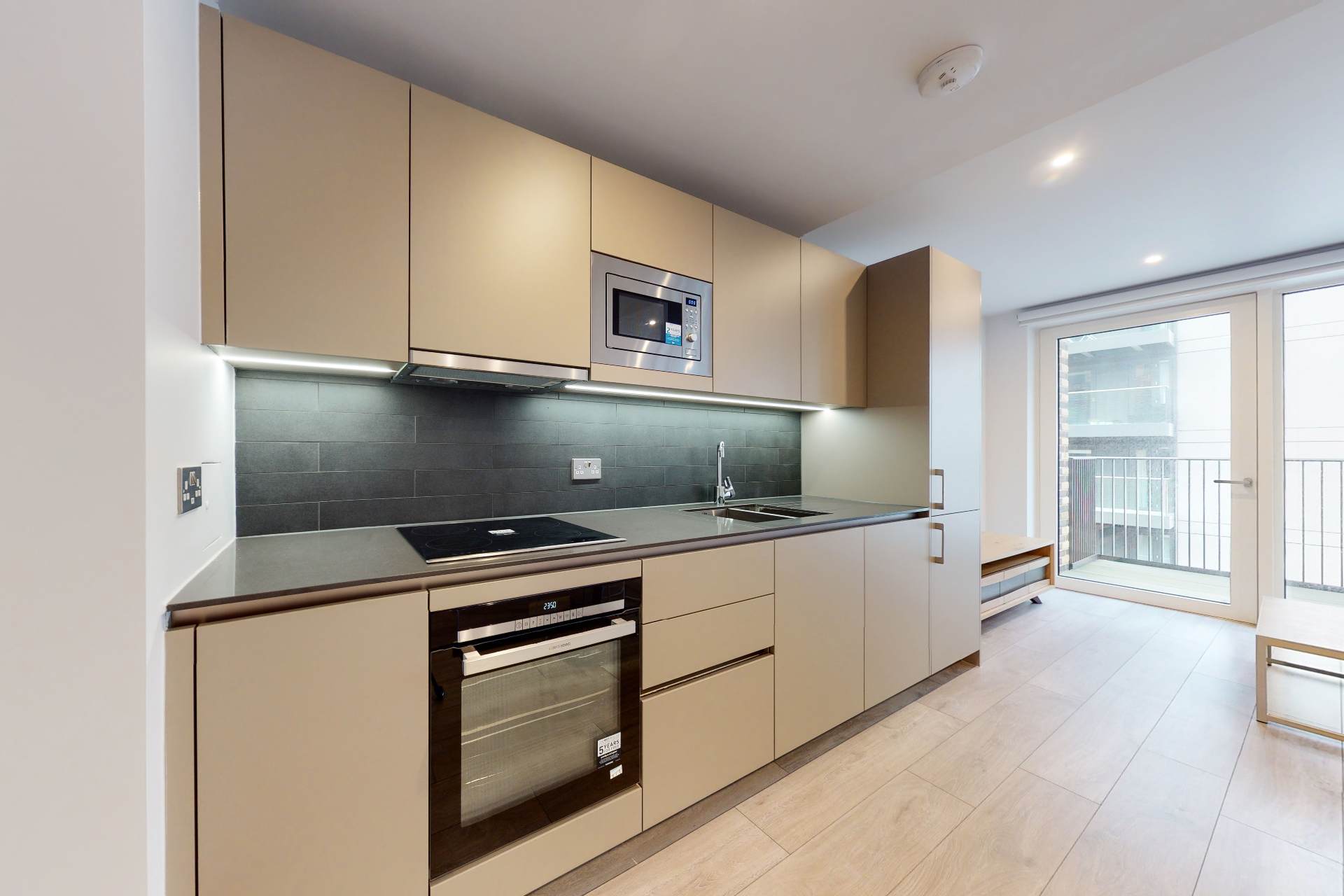 slide 1 1920x1280.jpg