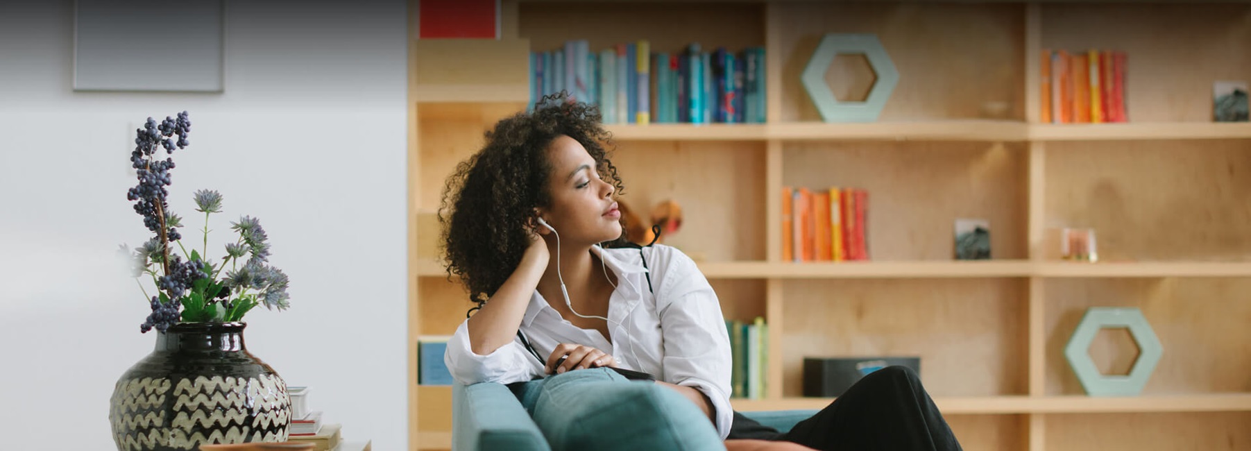 LL6671 2 Hero 1920 x 692 tiny.jpg